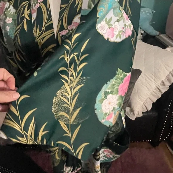 Gorgeous Robe - Picture 10 of 10